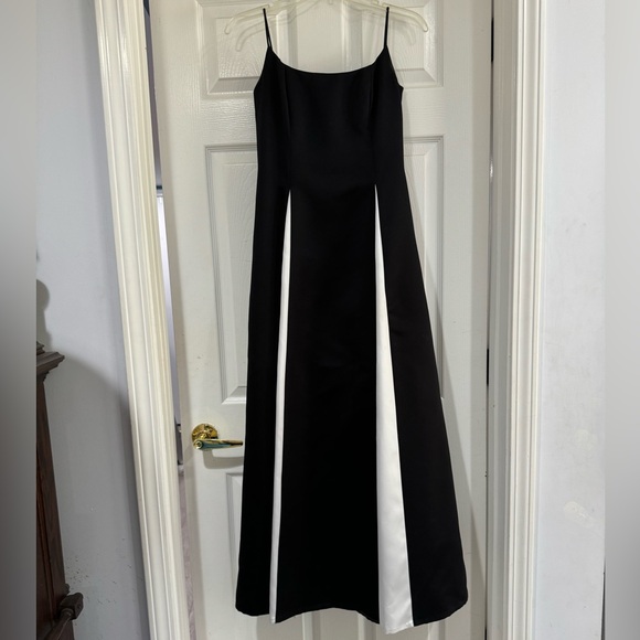 Black & White Prom/Homecoming Dress Size 4 - Picture 1 of 3